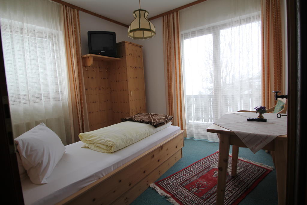 Pension Hubertushof Beim Roemerbad บาด ไคลน์เคิร์ชไฮม์ ห้อง รูปภาพ