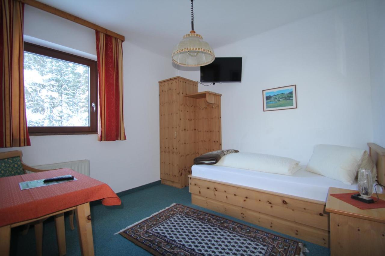 Pension Hubertushof Beim Roemerbad บาด ไคลน์เคิร์ชไฮม์ ภายนอก รูปภาพ