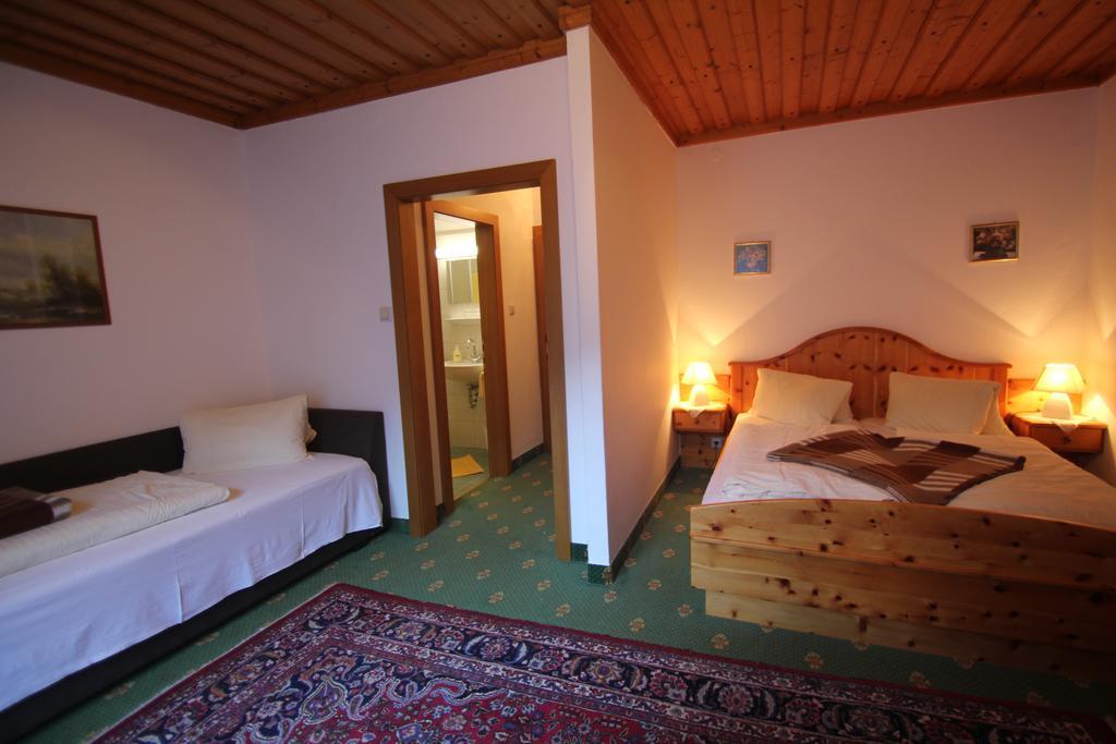 Pension Hubertushof Beim Roemerbad บาด ไคลน์เคิร์ชไฮม์ ภายนอก รูปภาพ
