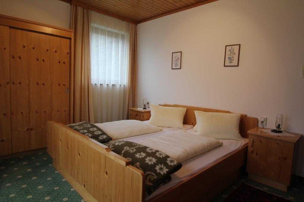 Pension Hubertushof Beim Roemerbad บาด ไคลน์เคิร์ชไฮม์ ภายนอก รูปภาพ